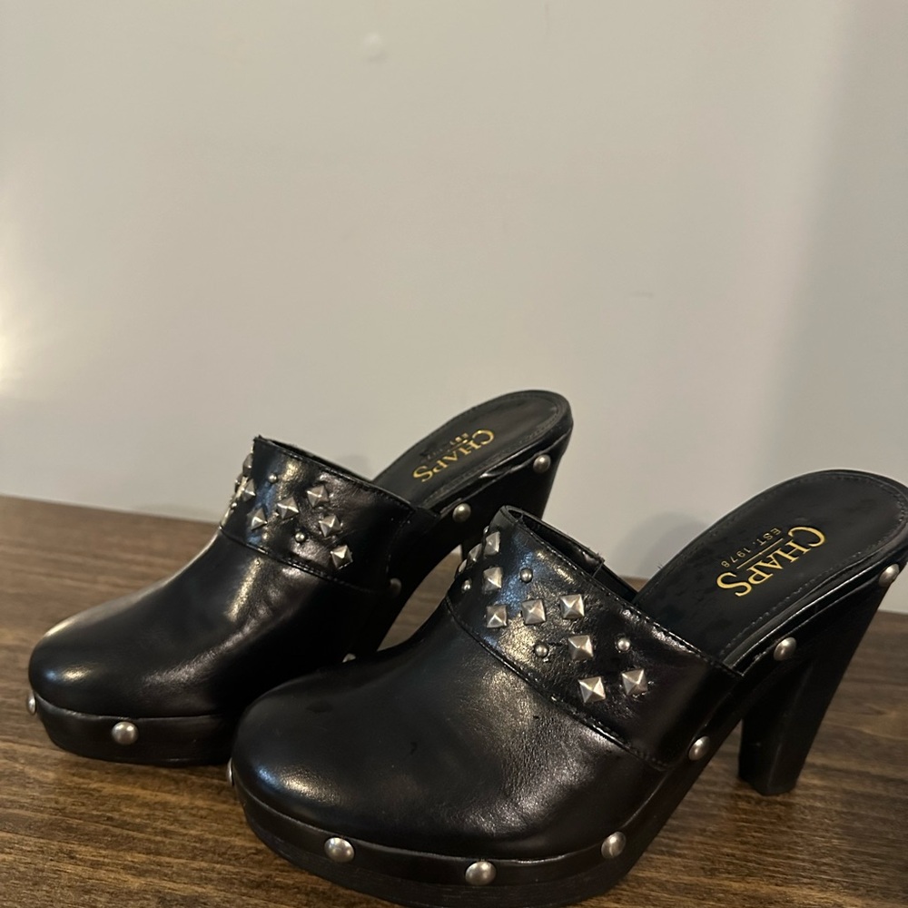 Clogs - Picture 2 of 3